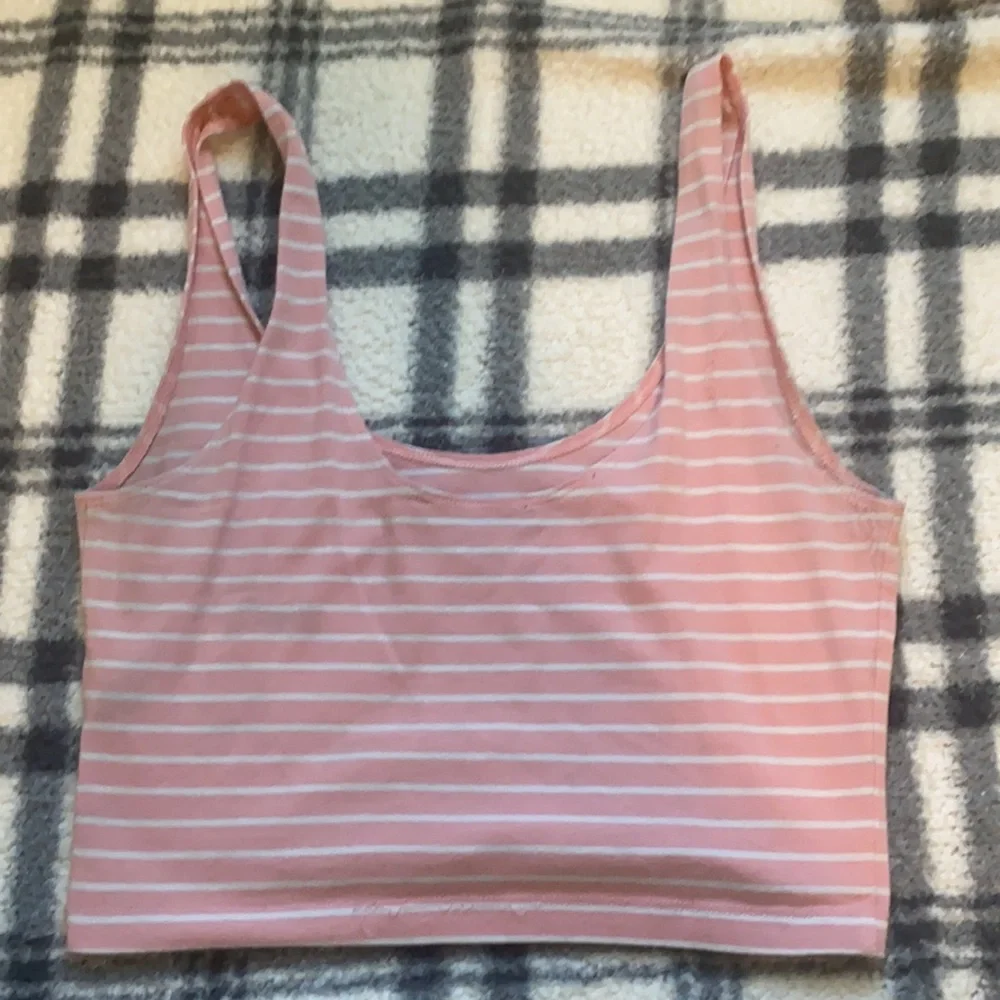 crop top - Picture 2 of 2